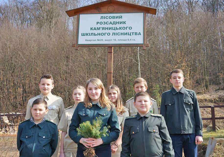 Найактивніші юні лісівники Кам’яниці на святі останнього дзвоника. Фото надав автор